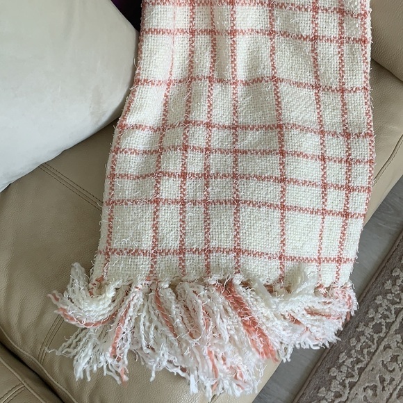 Southern Living Throw Blanket size 50” X 70” - Picture 3 of 7